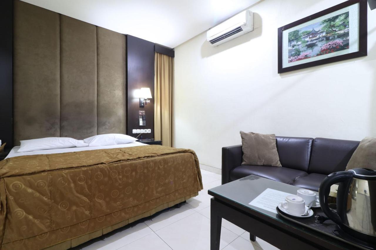C'One Hotel Pulomas Джакарта Экстерьер фото