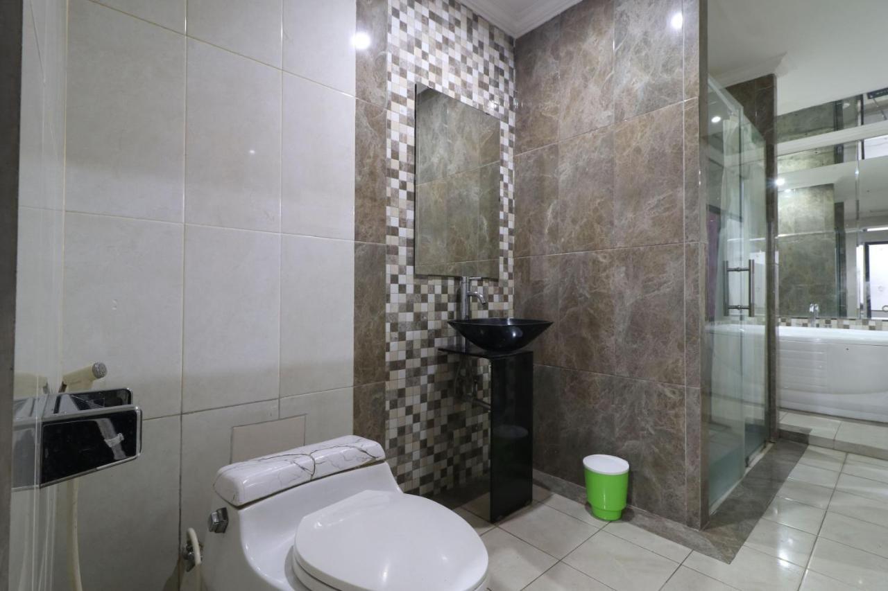 C'One Hotel Pulomas Джакарта Экстерьер фото