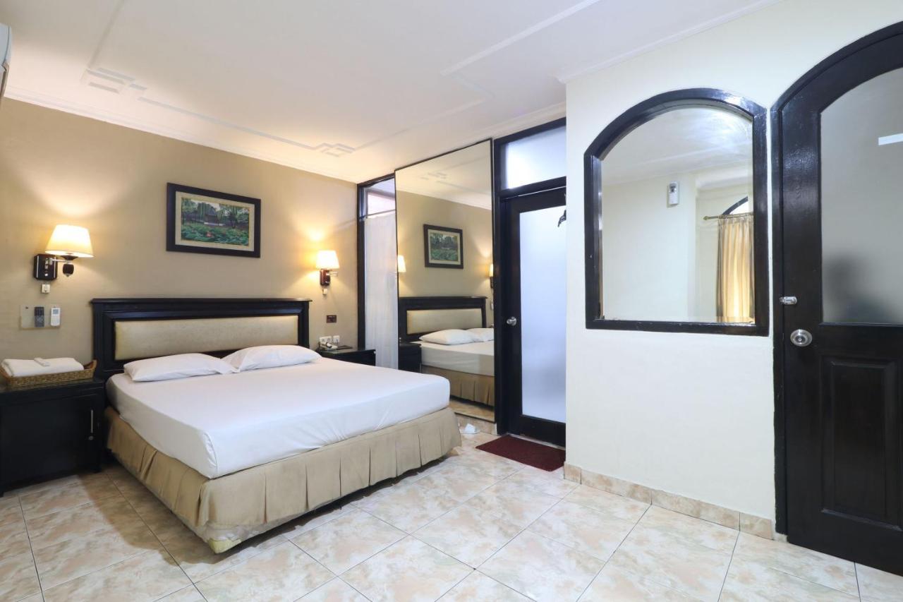 C'One Hotel Pulomas Джакарта Экстерьер фото