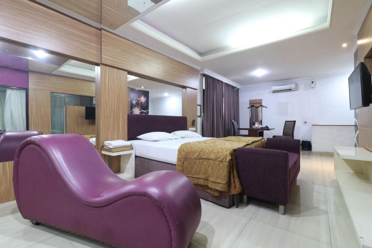 C'One Hotel Pulomas Джакарта Экстерьер фото